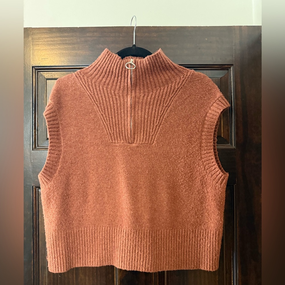 Women's Rust Sleeveless Sweater Size Small